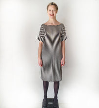 Lataa kuva Galleria-katseluun, Elisa-mekko raidallinen silkkivilla