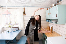 Lataa kuva Galleria-katseluun, Elisa-mekko raidallinen silkkivilla